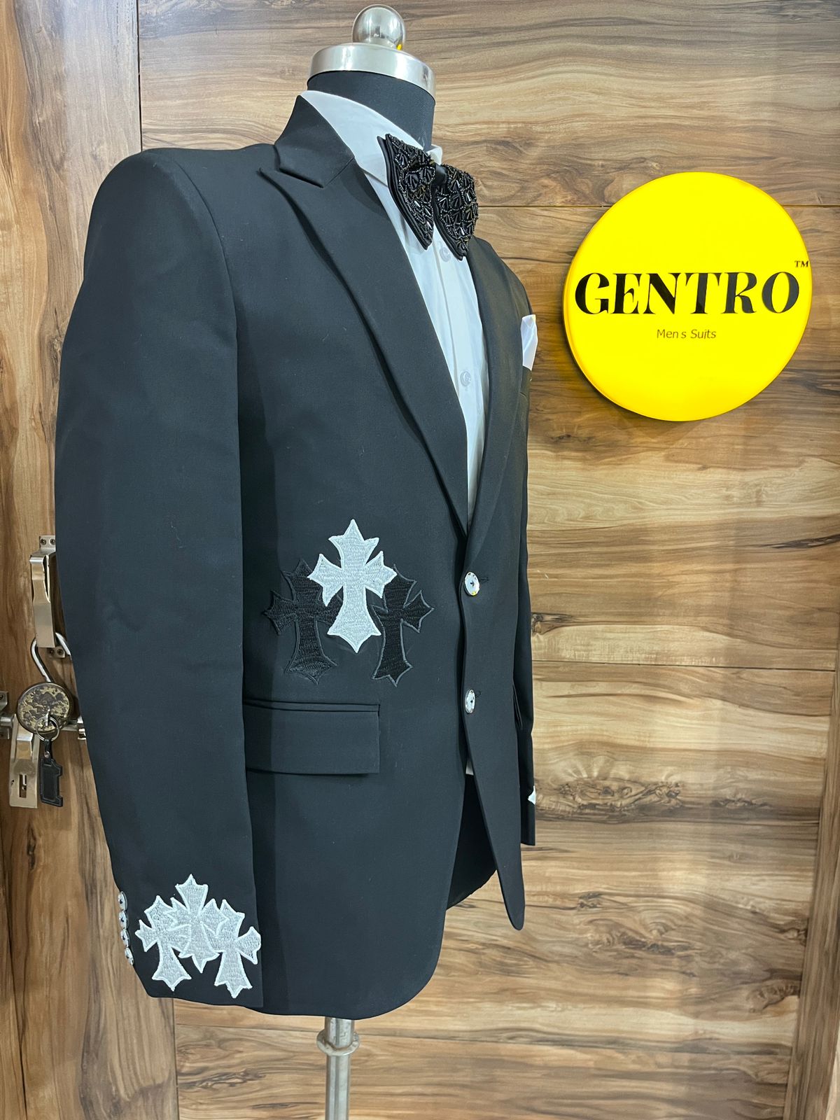 Men’s Black Tuxedo Suit – 2-Piece Classic Set with Satin Lapels